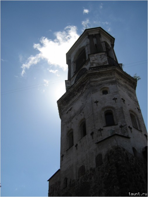 Часовая башня (вид снизу)