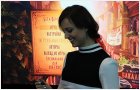 Анна Молева раздает автографы фанатам BioShock Infinite