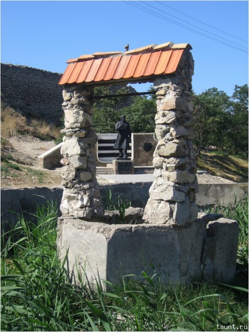 Феодосия 2008 - Памятник Афанасию Никитину
